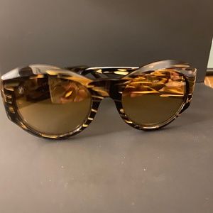 Louis Vuitton Women’s Tortoise Shell Sunglasses- Z1130w